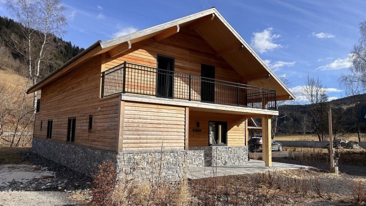 Mountain Chalets and Apartments near Alpine Lake