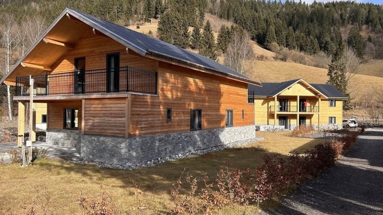 Mountain Chalets and Apartments near Alpine Lake