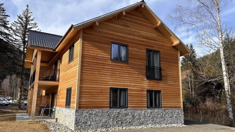 Mountain Chalets and Apartments near Alpine Lake